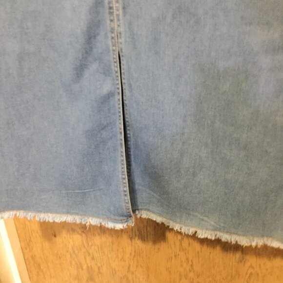 NWT full length denim skirt with front split  size 8 blue denim 5 pocket design - Picture 2 of 7